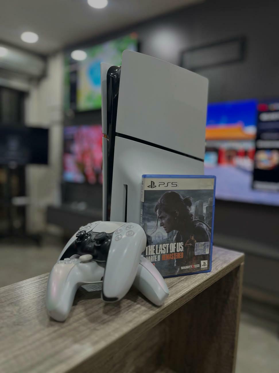 Ps 5 slim with 2 controllers