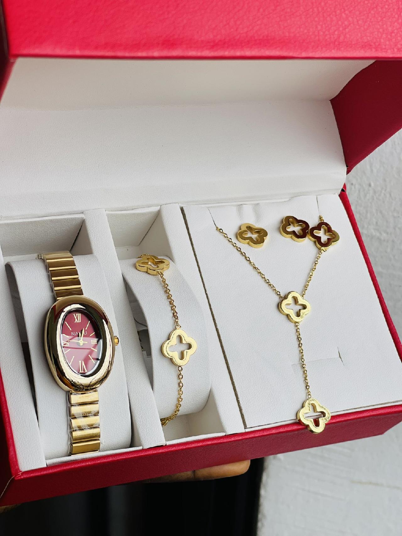 Beautiful wristwatch set for women